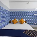Oyo 70159 Mobar Beach Resort