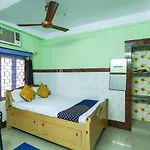 Oyo 70159 Mobar Beach Resort